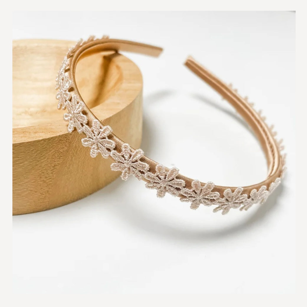 Diadeem lace kant creme kleur bij Mini Lievie