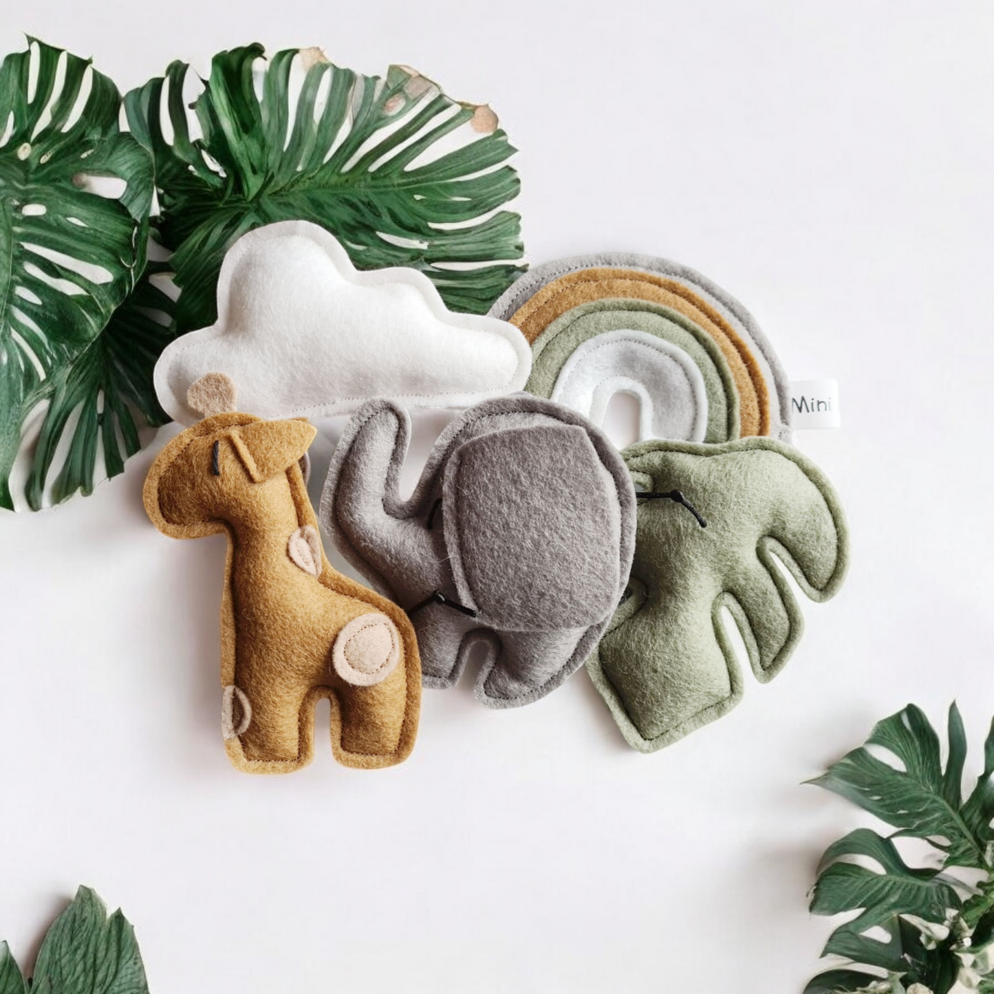 Muziekmobiel vilt olifant in stoere tinten voor de babykamer