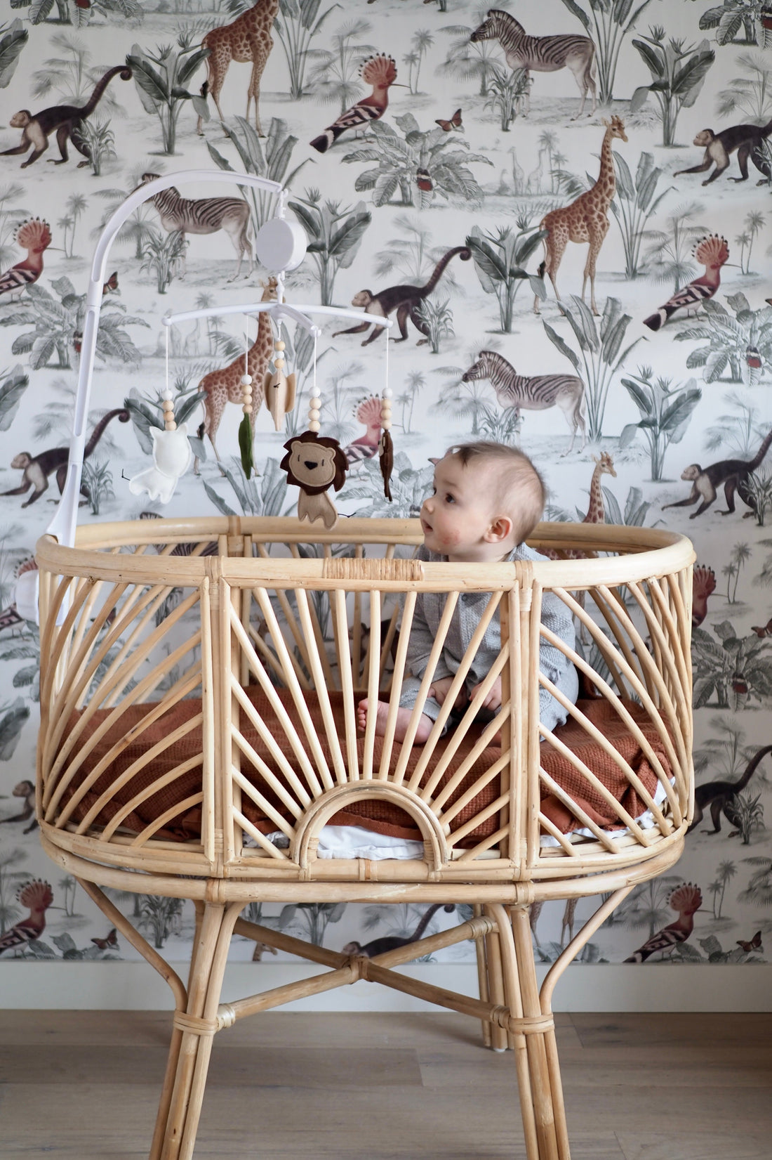 Onmisbaar voor de babyuitzet: een muziekmobiel van vilt