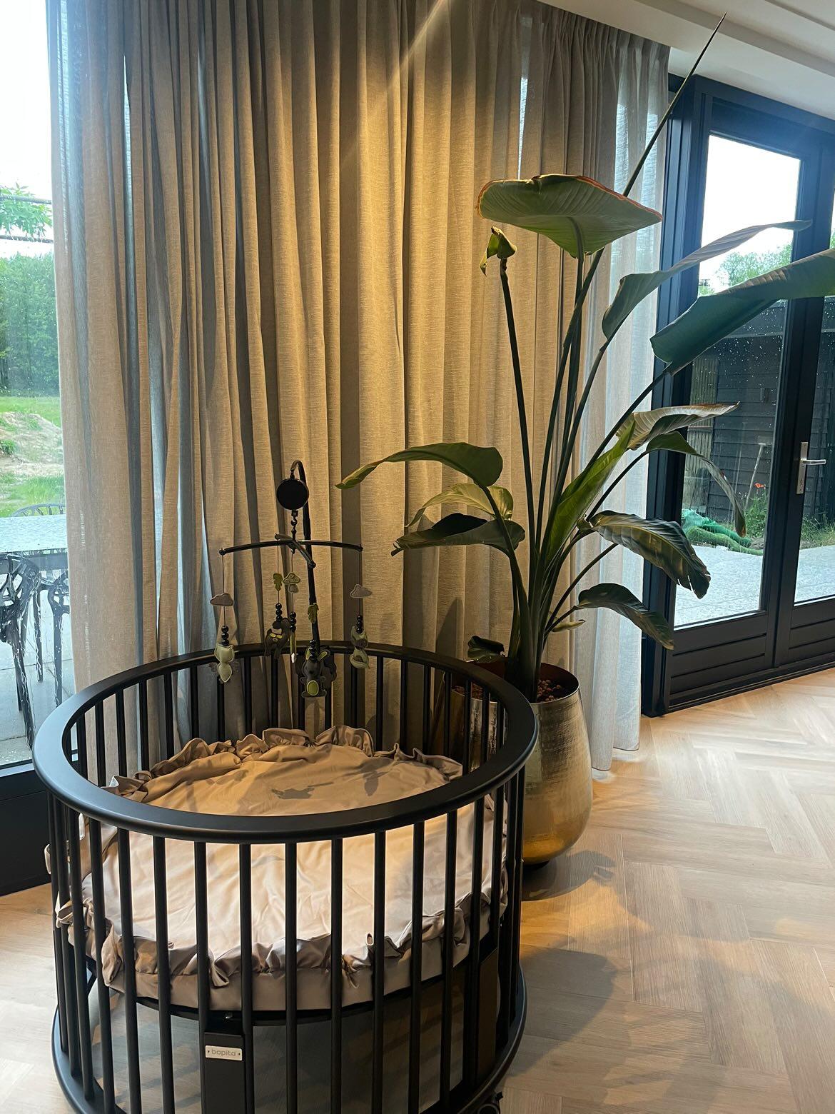 Klantfoto muziekmobiel vilt met uiltjes van Mini Lievie